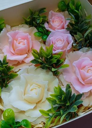 Подарунковий набір мила ручної роботи "трояндовий сад" 15х15х6см2 фото