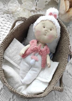 Кукла текстильная с кроваткой-переноской ручной работы, игрушка на подарок1 фото