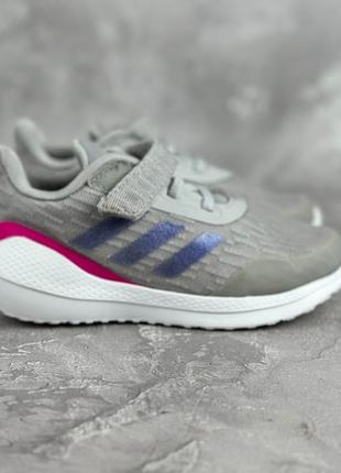 Adidas дитячі спортивні кросівки оригінал розмір 26