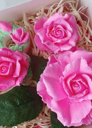Подарунковий бокс мила ручної роботи "зі святом" троянди 15х15х5см3 фото