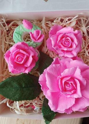 Подарунковий бокс мила ручної роботи "зі святом" троянди 15х15х5см2 фото