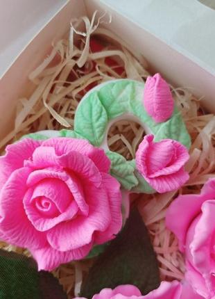 Подарунковий бокс мила ручної роботи "зі святом" троянди 15х15х5см9 фото