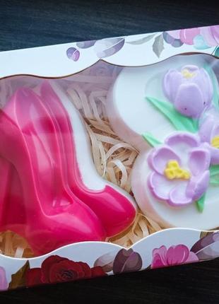 Подарунковий набір мила ручної роботи "з 8 березня" крокуси з туфельками3 фото