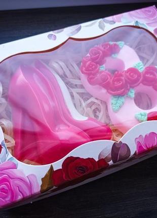 Подарунковий набір мила ручної роботи "з 8 березня" троянди з туфельками6 фото