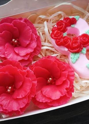 Подарунковий набір мила ручної роботи "зі святом" маки з трояндамии4 фото