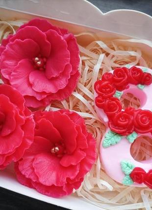 Подарунковий набір мила ручної роботи "зі святом" маки з трояндамии2 фото