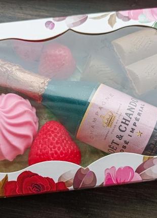 Подарунковий набір солодощів з мила ручної роботи "шампанське, зефір та шоколад"7 фото