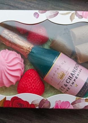 Подарунковий набір солодощів з мила ручної роботи "шампанське, зефір та шоколад"5 фото