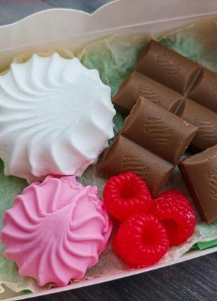 Подарунковий набір солодощів з мила ручної роботи "зефір та шоколад"2 фото