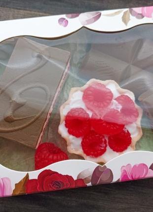 Подарунковий набір солодощів з мила ручної роботи "тістечка та шоколад"4 фото