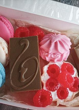 Подарунковий набір солодощів з мила ручної роботи "тістечка"8 фото