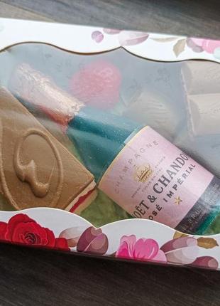 Подарунковий набір солодощів з мила ручної роботи "тістечко, шоколад та шампанське"5 фото