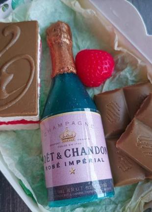 Подарунковий набір солодощів з мила ручної роботи "тістечко, шоколад та шампанське"4 фото