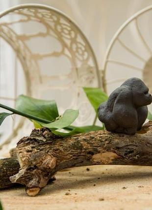 Керамическая статуэтка горилка3 фото