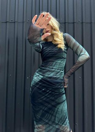 Невероятное платье с рукавами на пальчик миди по фигуре с принтом по узору10 фото