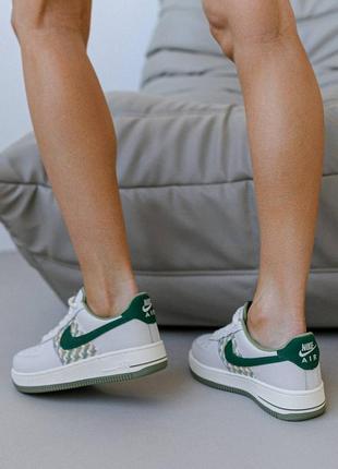 Жіночі кросівки nike air force 1 light gray green