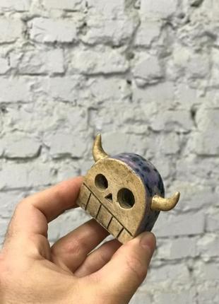 Статуэтка керамическая черепушка с рожками5 фото