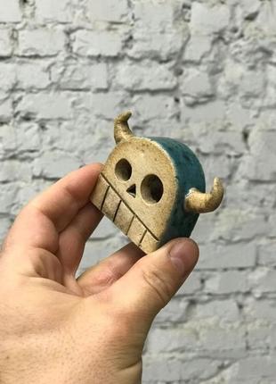 Статуэтка керамическая черепушка с рожками3 фото