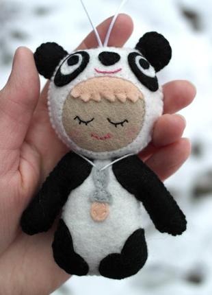 Підвісна об'ємна іграшка - малюк панда біла2 фото