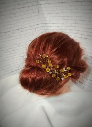 Золотистая веточка в прическу