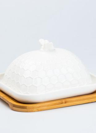 Масленка для сливочного масла и сыра 18 х 16 х 11 см керамическая с крышкой на бамбуковой подставке2 фото