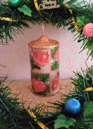 Новогодне-рождественская наливная декорированная свеча "ёлочные игрушки"1 фото