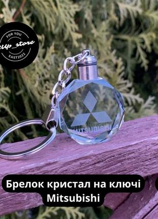 Брелок кристал audi/мітсубісі з підсвіткою логотипа авто