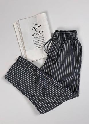 Серые полосатые брюки в белую полосу домашние2 фото