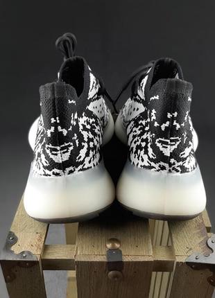 Мужские кроссовки adidas yeezy boost 380 white black адидас изи буст черного с белым цветами5 фото