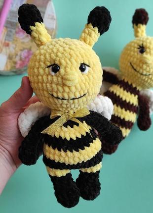 Плюшеві бджілки. м'яка іграшка для дитини. в'язані іграшки гачком3 фото