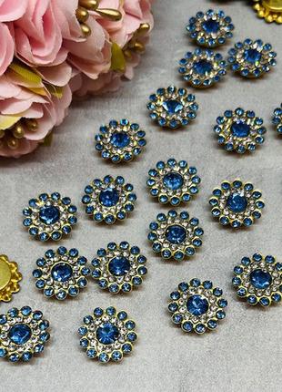 Пришивний декор у металевій оправі 14 мм- квітка, стрази-голубі, шт1 фото