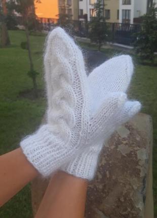Варежки вязаные.