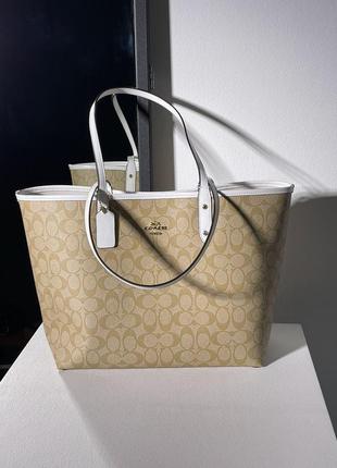 Сумка coach reversible signature city tote chalk/light khaki6 фото