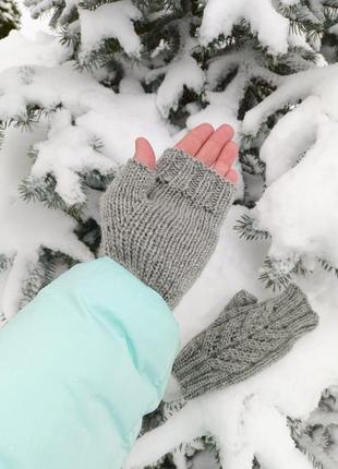 Митенки вязаные.