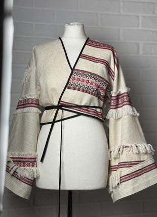 Льняное kimono - вышиванка / топ в этно стиле светлого цвета «на запах»9 фото