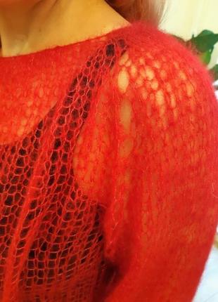 Яркий красный оверсайз свитер из тончайшего кид-мохера на шелке10 фото