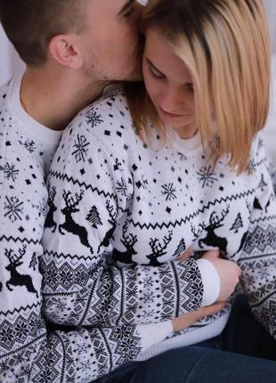 Парні светри з оленями3 фото