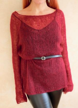 Оверсайз свитер из легчайшего кид-мохера на шелке на одно плечо цвета бургунди5 фото