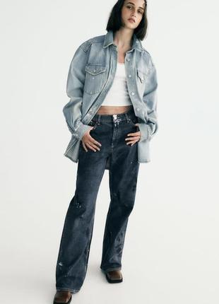 Zara джинсовая рубашка оверсайз с грязным эффектом, пятнами и потертостями, грязная рубашка, куртка, джинсовка, джинсовка2 фото