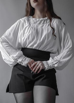 Фантастическая белая блуза с кружевной отделкой и объемными рукавчиками🤍9 фото