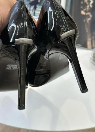 Черные кожаные лаковые туфли лодочки