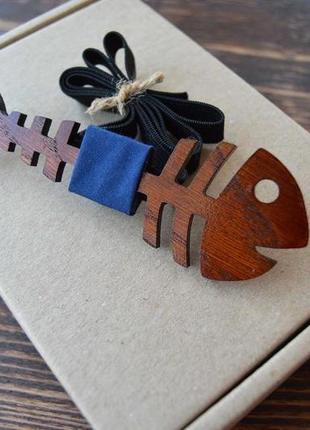 Деревянная галстук-бабочка рыба