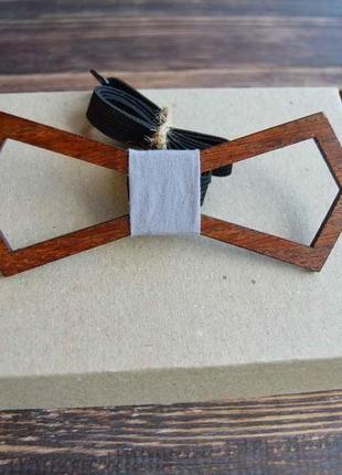 Дерев'яна краватка - метелик з вирізами1 фото