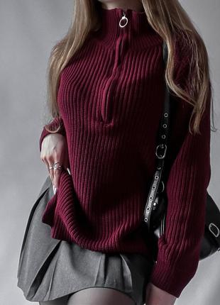 Об'ємний бордовий светр із замочком та розрізами по боках💋