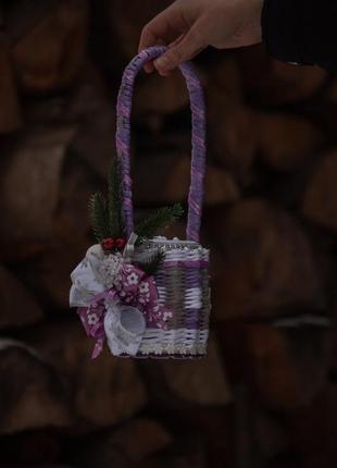 Плетеная корзинка на крещение (бумажная лоза)1 фото