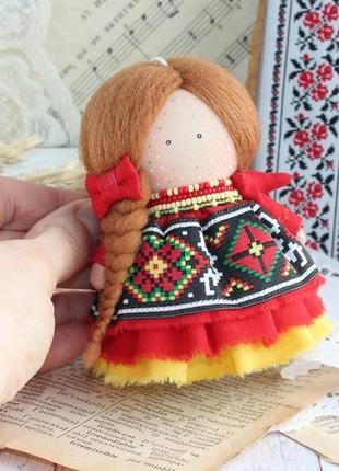 Текстильная кукла в платье с украинским колоритом1 фото