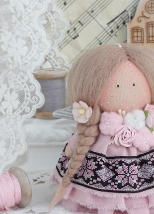 Інтер'єрна лялька в українському стилі3 фото