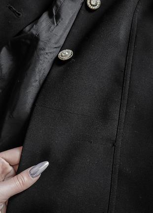 Чорний подовжений піджак з ефектними блискучими ґудзиками✨10 фото