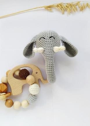 Подарочный набор для малыша, погремушка- слон, колечко -прорезыватель, держатель для пустышки3 фото