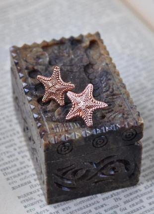 Серьги-гвоздики с омедненными настоящими морскими звездами3 фото